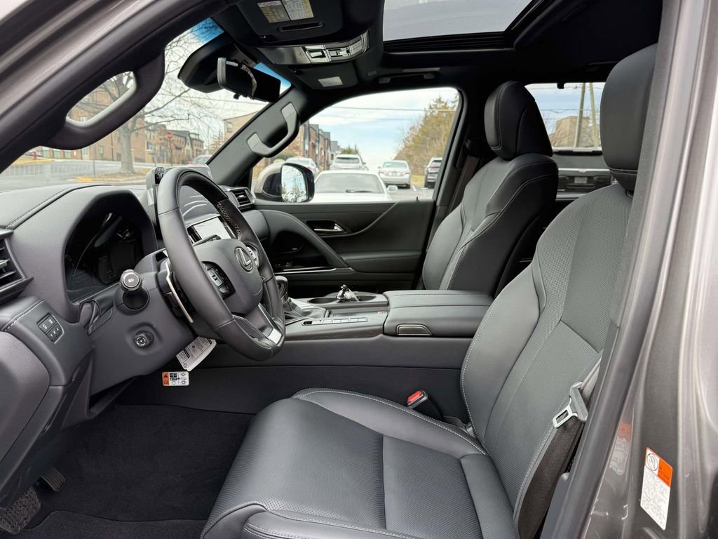 Used 2025 Lexus LX 600 4WD w/ Luxury Package image 13