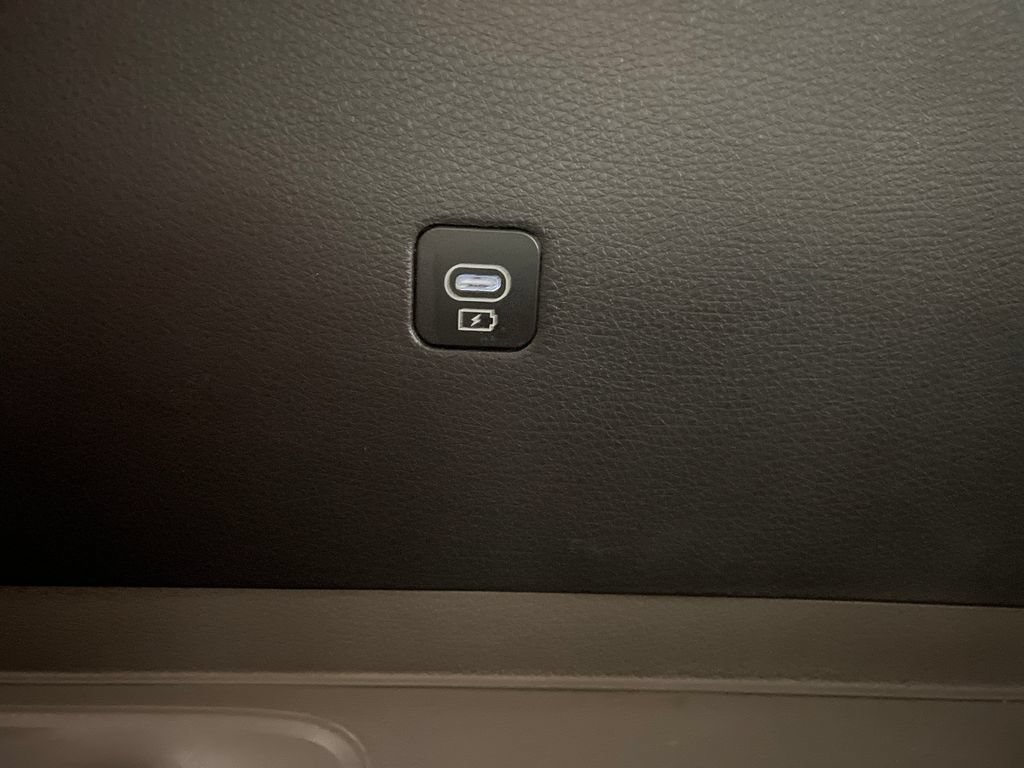 Used 2025 Kia Carnival FWD image 36