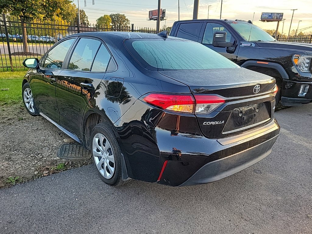 Used 2025 Toyota Corolla LE FWD image 4