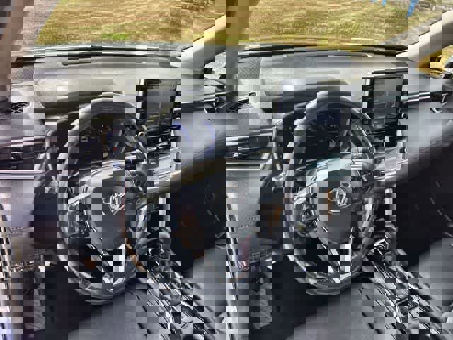 Used 2022 Toyota Corolla Cross XLE image 15