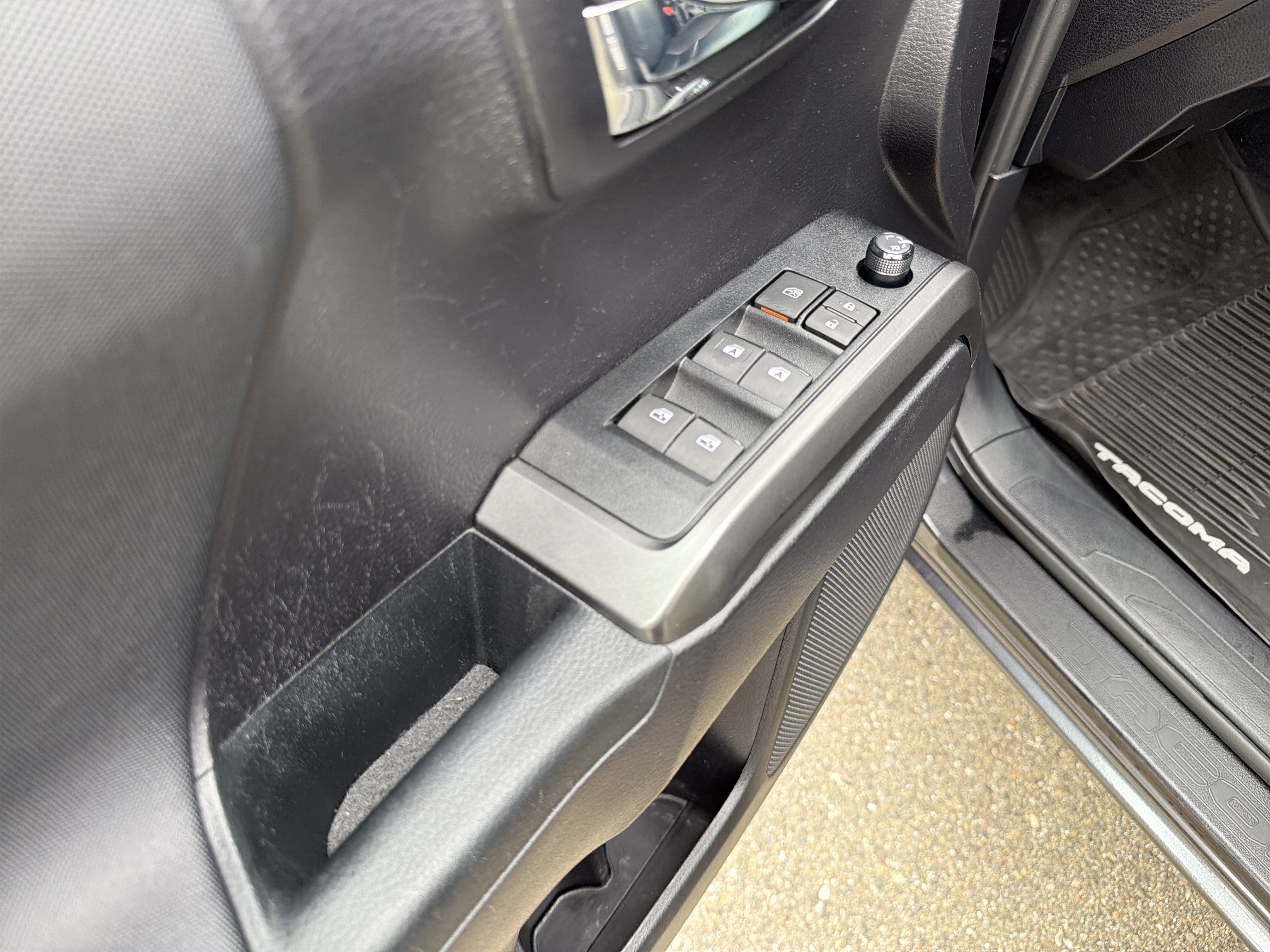 Used 2021 Toyota Tacoma TRD Off-Road image 45