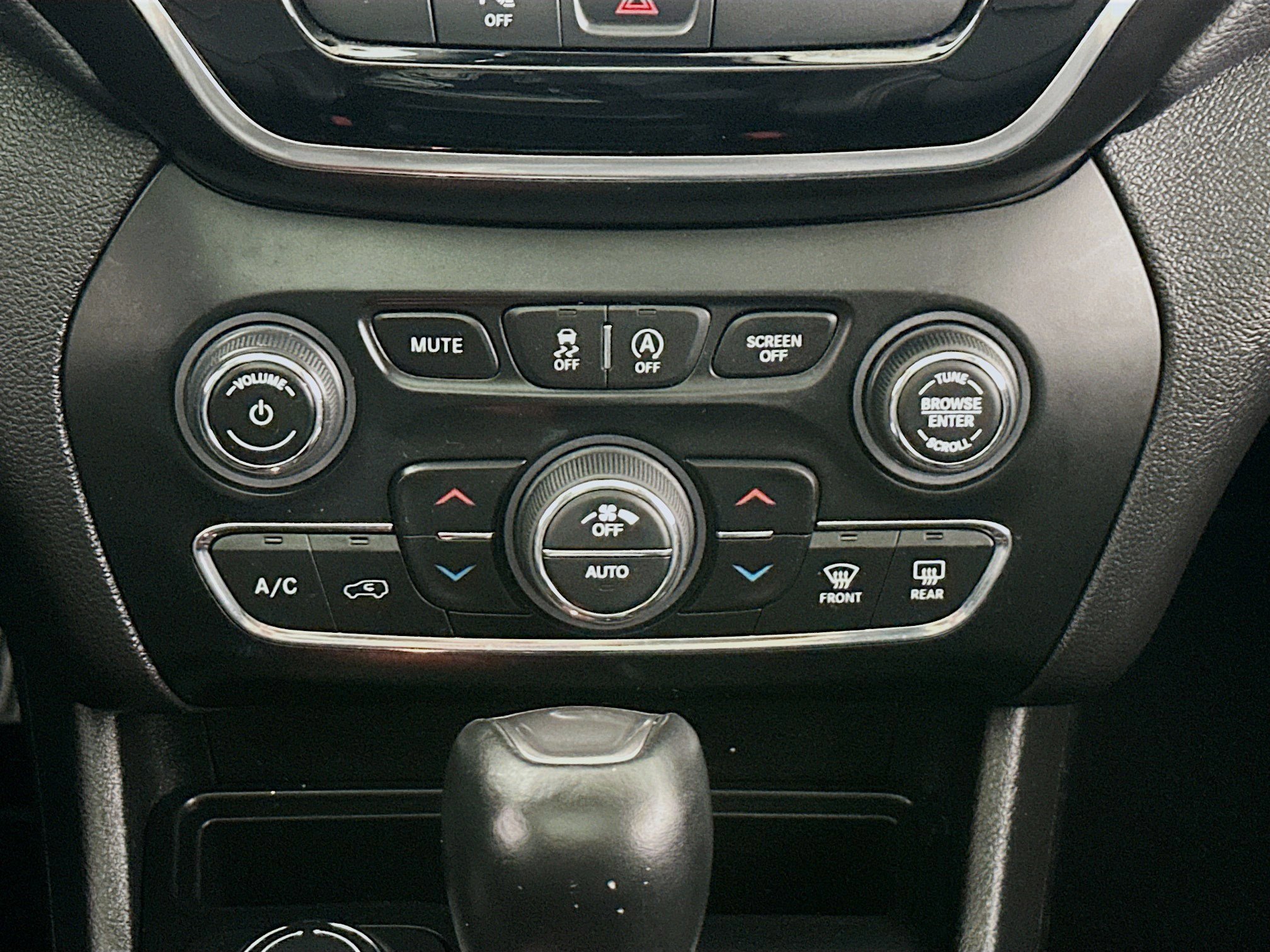 Used 2020 Jeep Cherokee Limited image 13