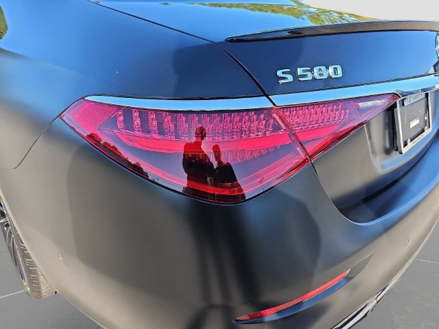 Used 2022 Mercedes-Benz S 580 4MATIC Sedan w/ AMG Line Package image 38