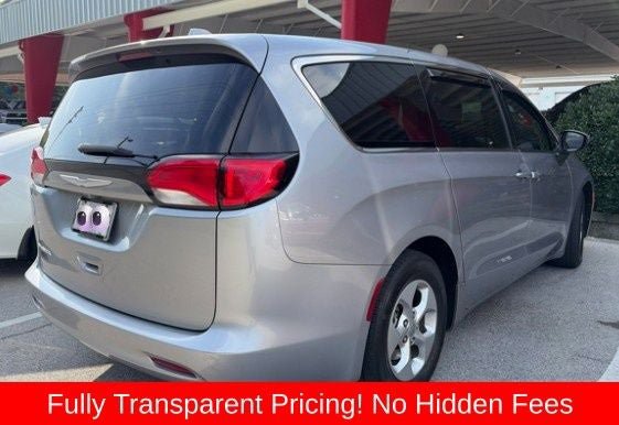 Used 2017 Chrysler Pacifica LX w/ Tire & Wheel Group FWD image 15