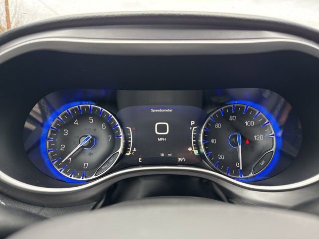 New 2026 Chrysler Pacifica Select AWD/4WD image 17