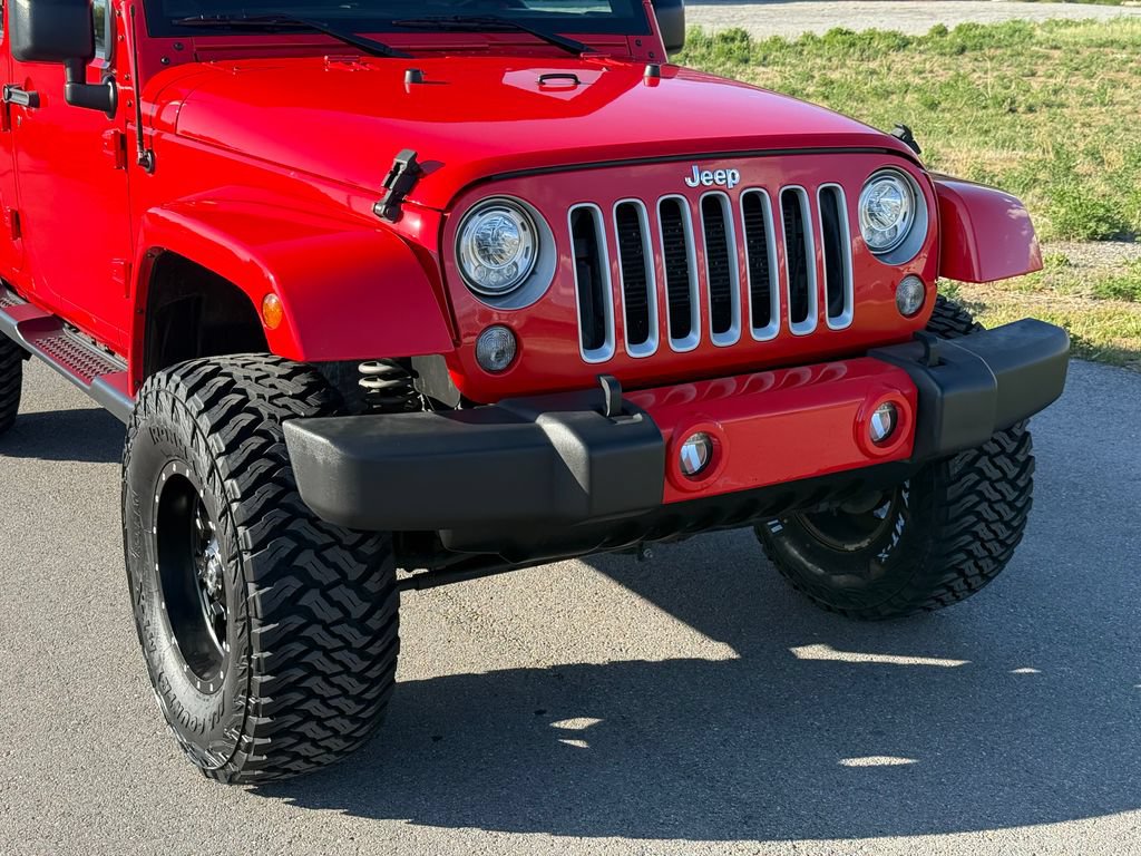 Used 2018 Jeep Wrangler Unlimited Sahara w/ Max Tow Package AWD/4WD image 5