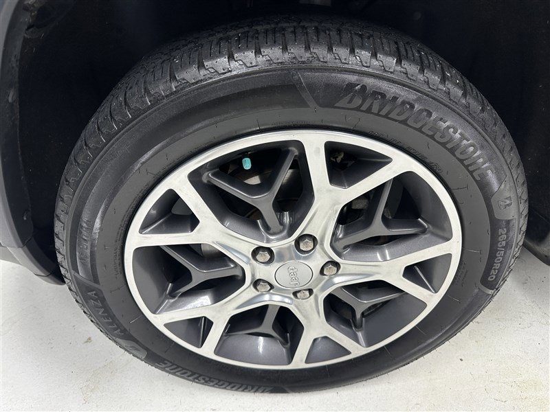 Used 2019 Jeep Grand Cherokee Limited w/ Luxury Group II AWD/4WD image 14