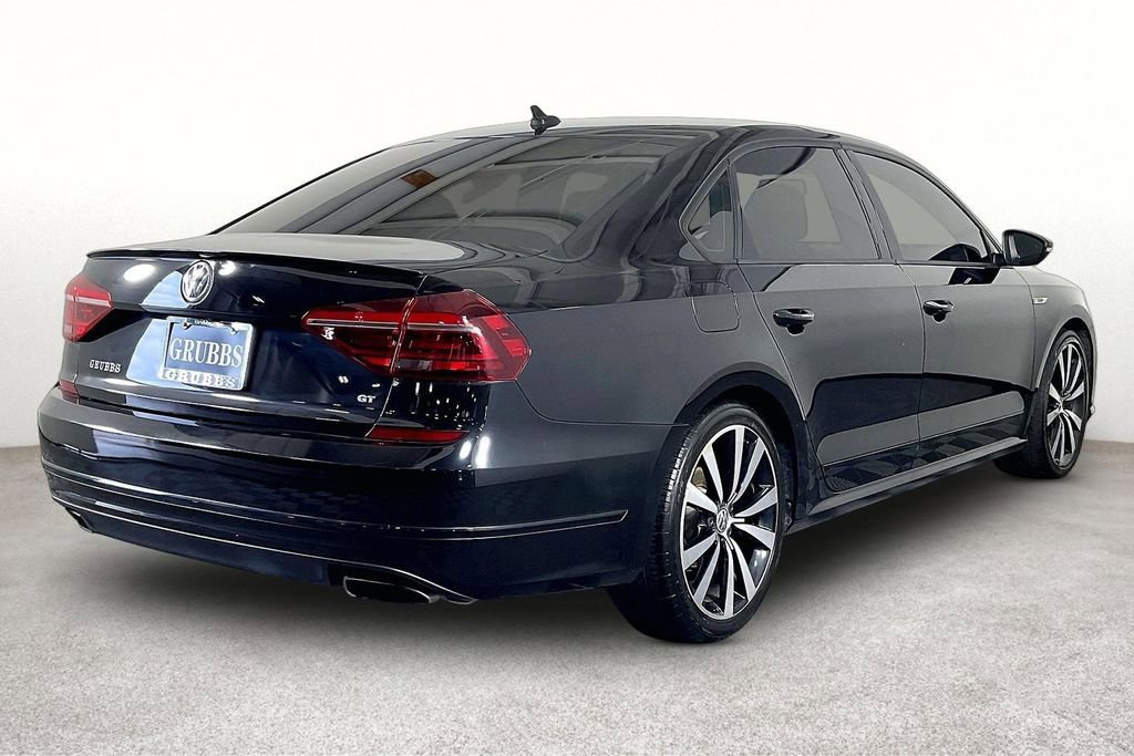Used 2018 Volkswagen Passat 3.6 image 2