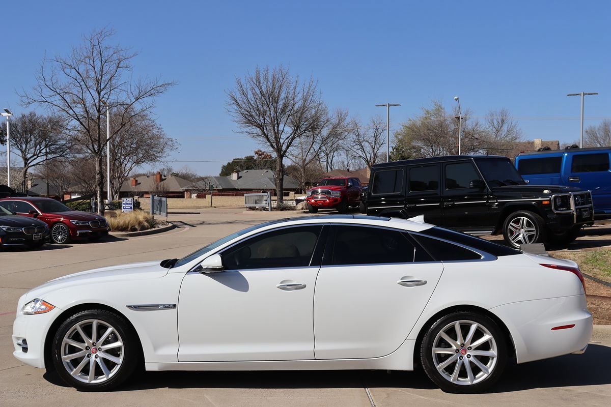 Used 2014 Jaguar XJ image 7