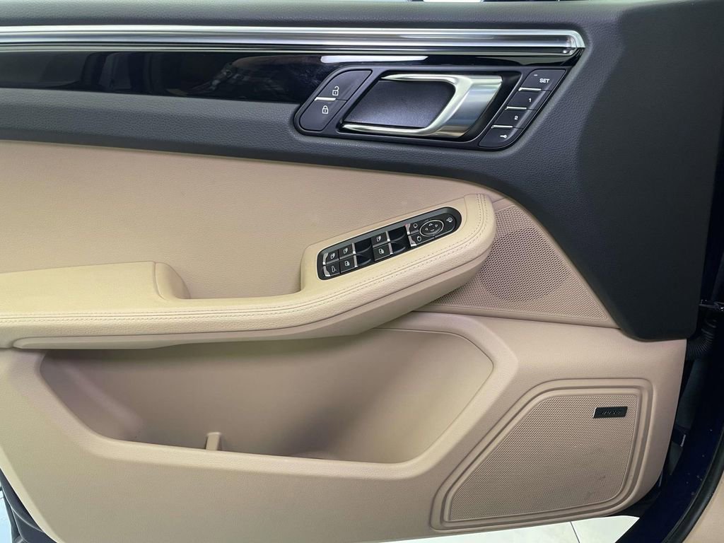 Certified 2025 Porsche Macan image 36