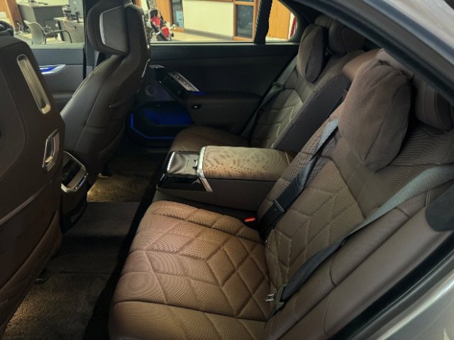 Used 2024 BMW 760i xDrive w/ Executive Package image 26