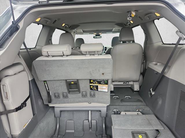 Used 2020 Toyota Sienna XLE w/ XLE Navigation Package FWD image 16