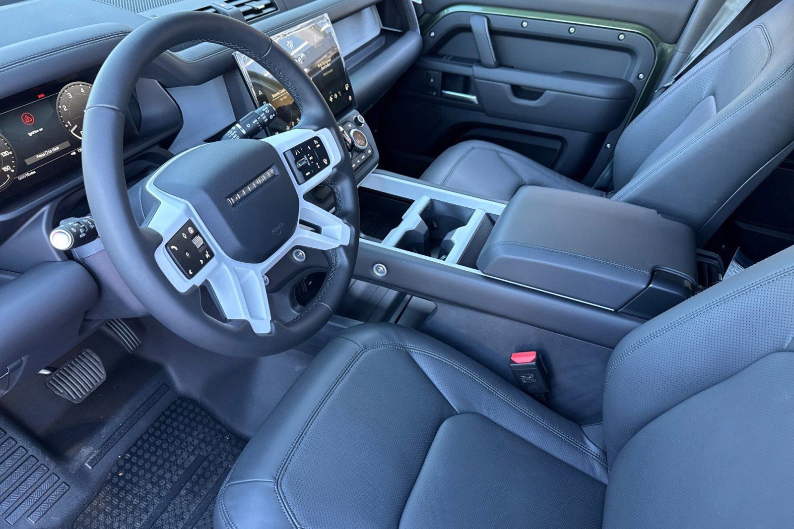 New 2026 Land Rover Defender 130 X-Dynamic SE image 4