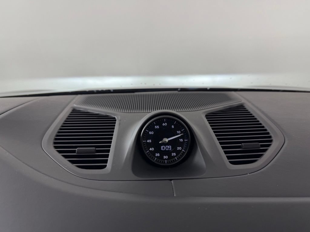 Certified 2025 Porsche Cayenne Coupe AWD/4WD image 30