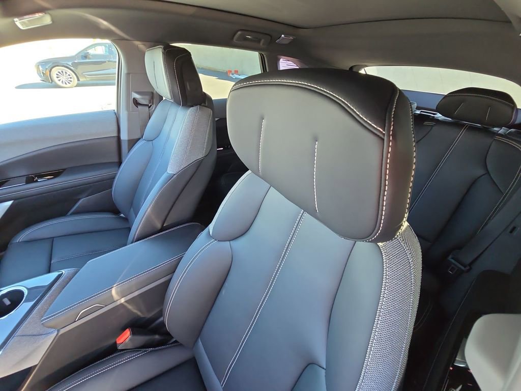 New 2026 Cadillac Optiq Luxury 1 image 31
