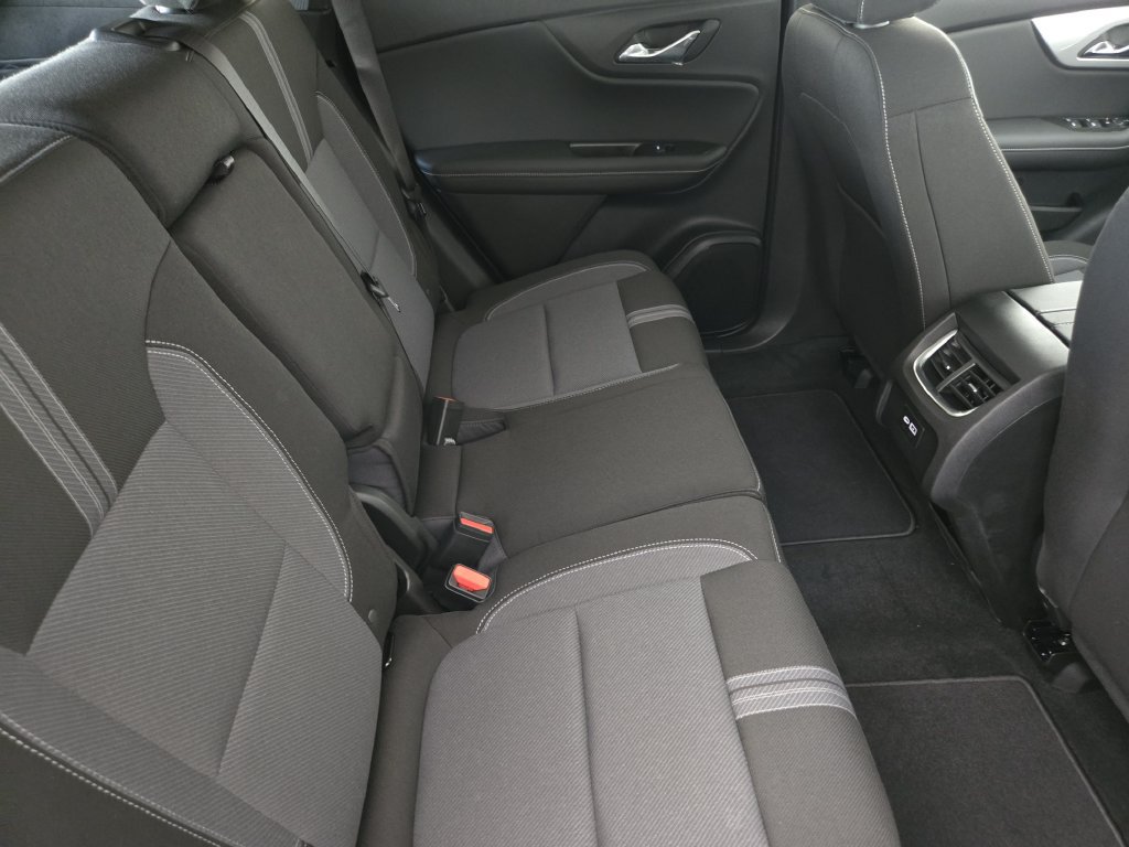 New 2026 Chevrolet Blazer LT w/ Midnight/Sport Edition FWD image 35