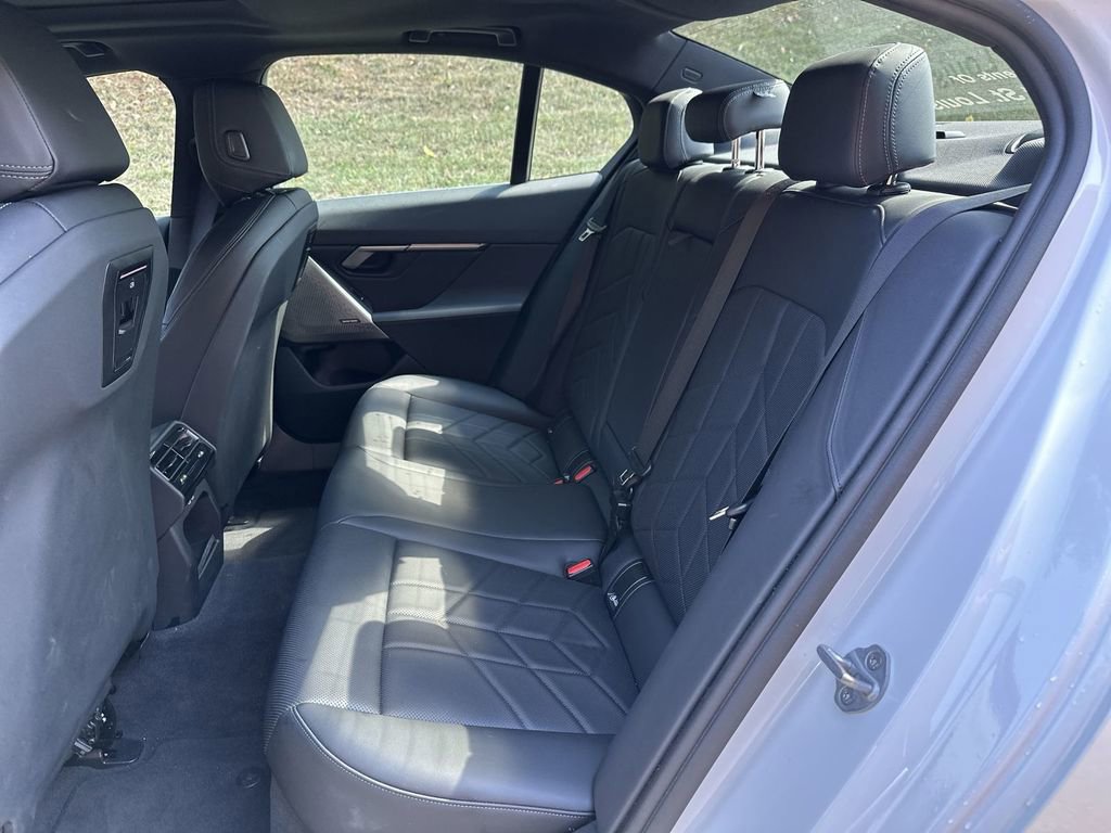 Used 2025 BMW 530i xDrive w/ Premium Package image 28