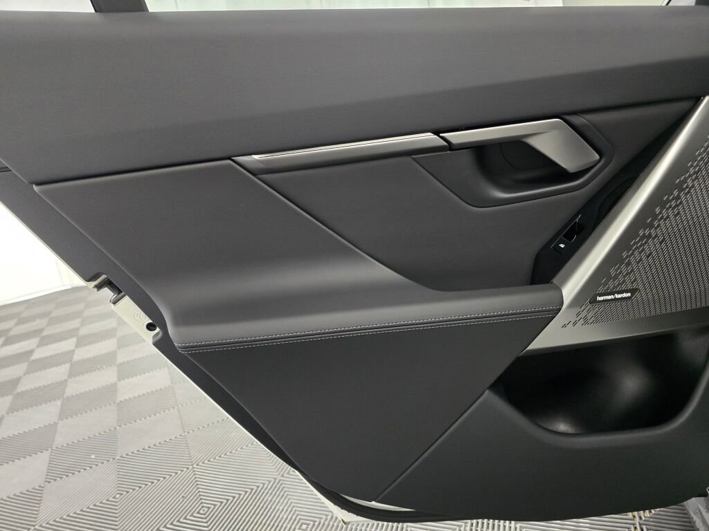 Used 2026 BMW 530i xDrive w/ Premium Package image 20