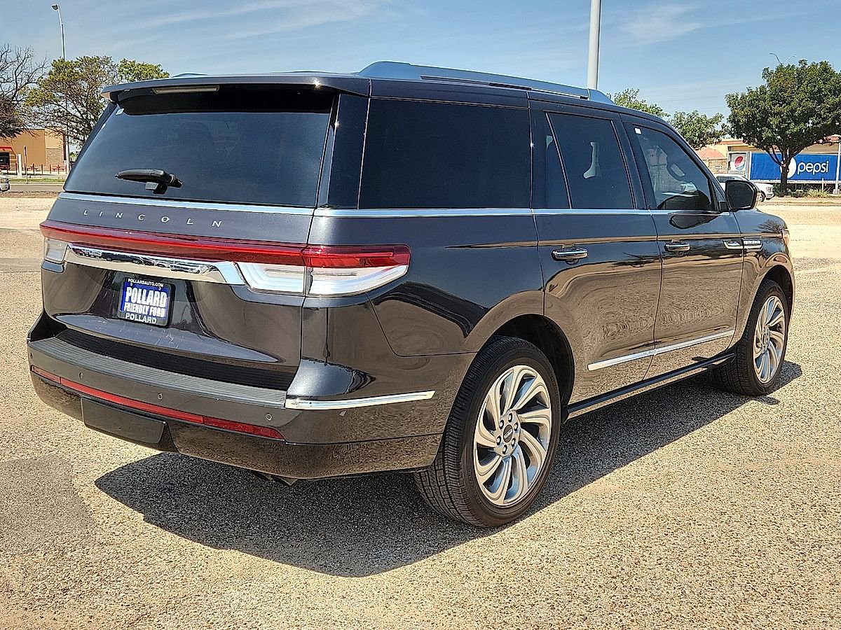 Used 2023 Lincoln Navigator Reserve image 3