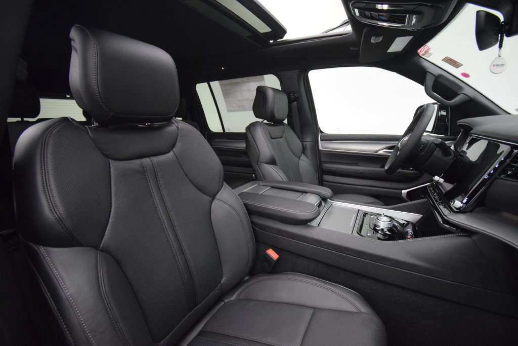 New 2026 Jeep Grand Wagoneer Limited AWD/4WD image 18