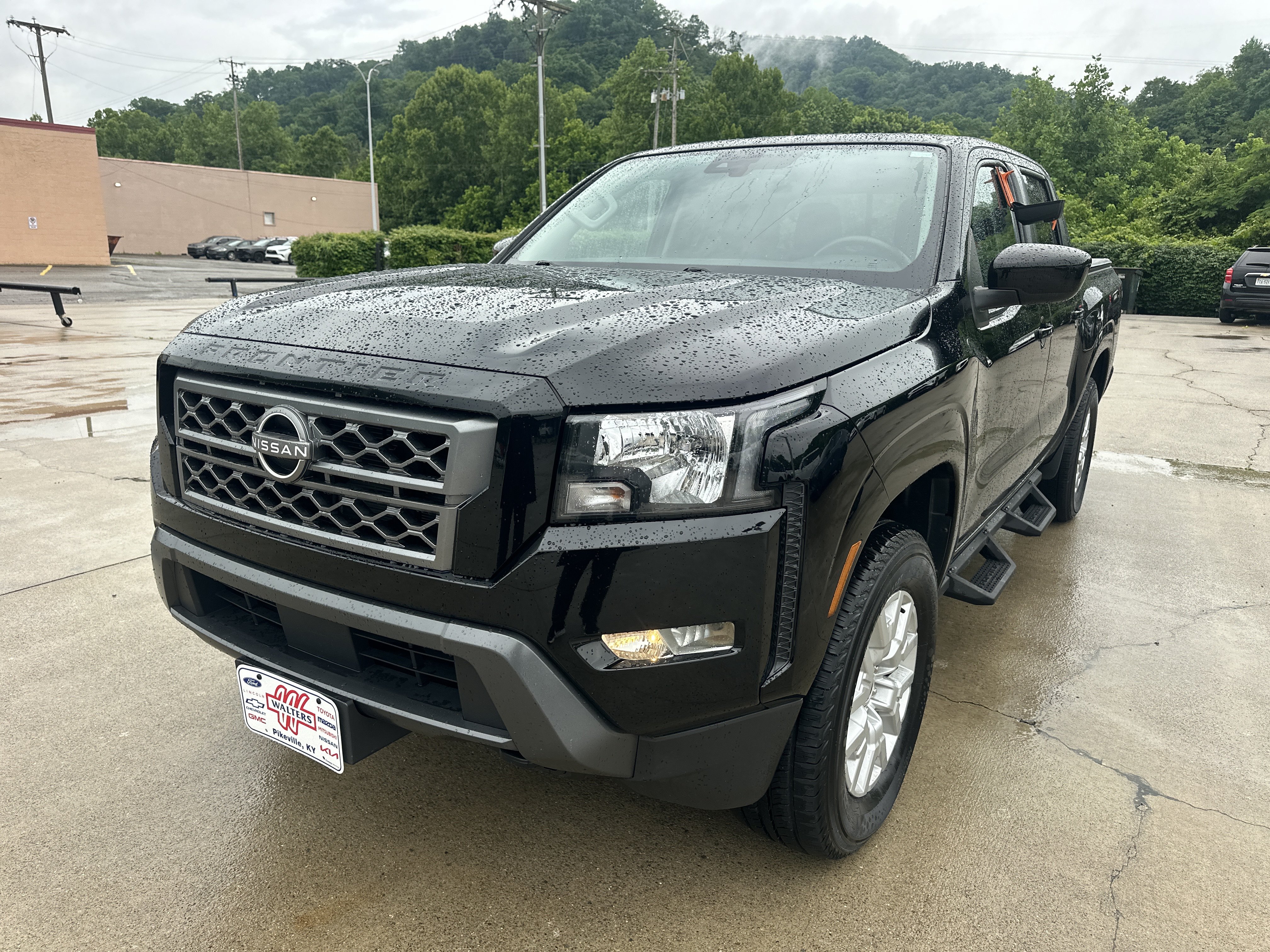 Used 2022 Nissan Frontier SV AWD/4WD image 5