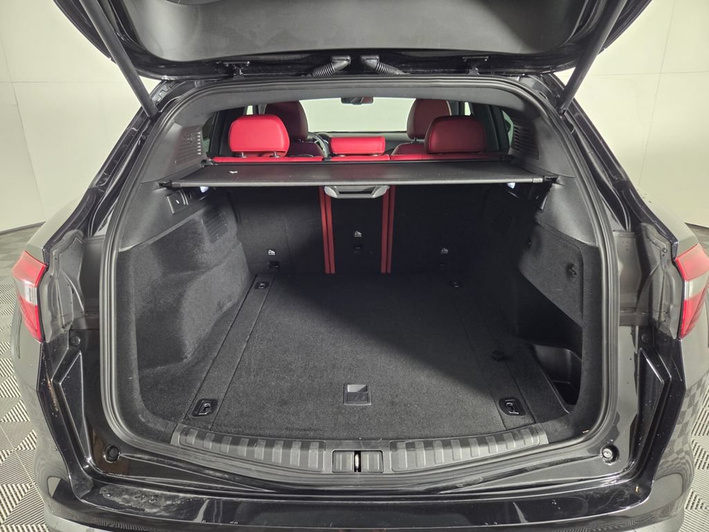 Used 2023 Alfa Romeo Stelvio Sprint RWD image 27