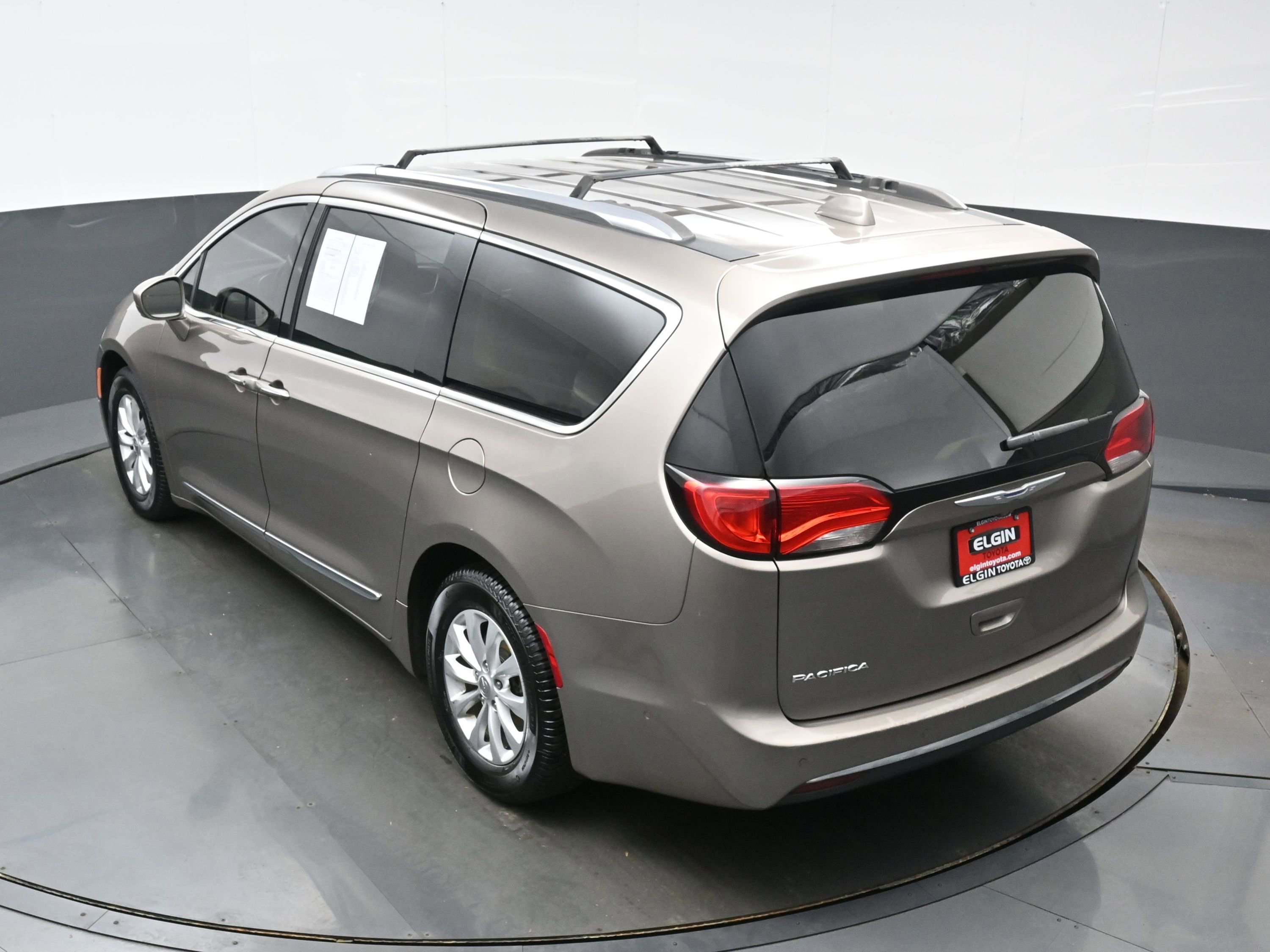Used 2018 Chrysler Pacifica Touring-L Plus w/ Advanced Safetytec Group FWD image 39