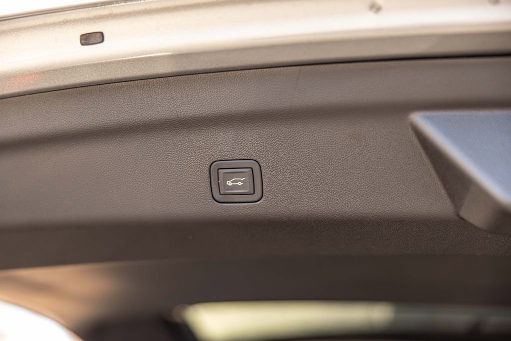 Used 2026 GMC Yukon Denali w/ Sun & Power Step Package image 17