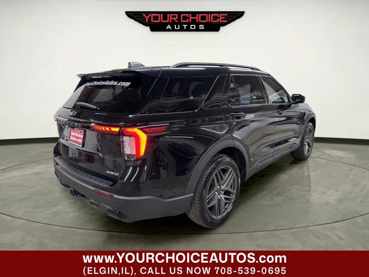 Used 2025 Ford Explorer ST-Line w/ ST-Line Street Pack AWD/4WD image 8