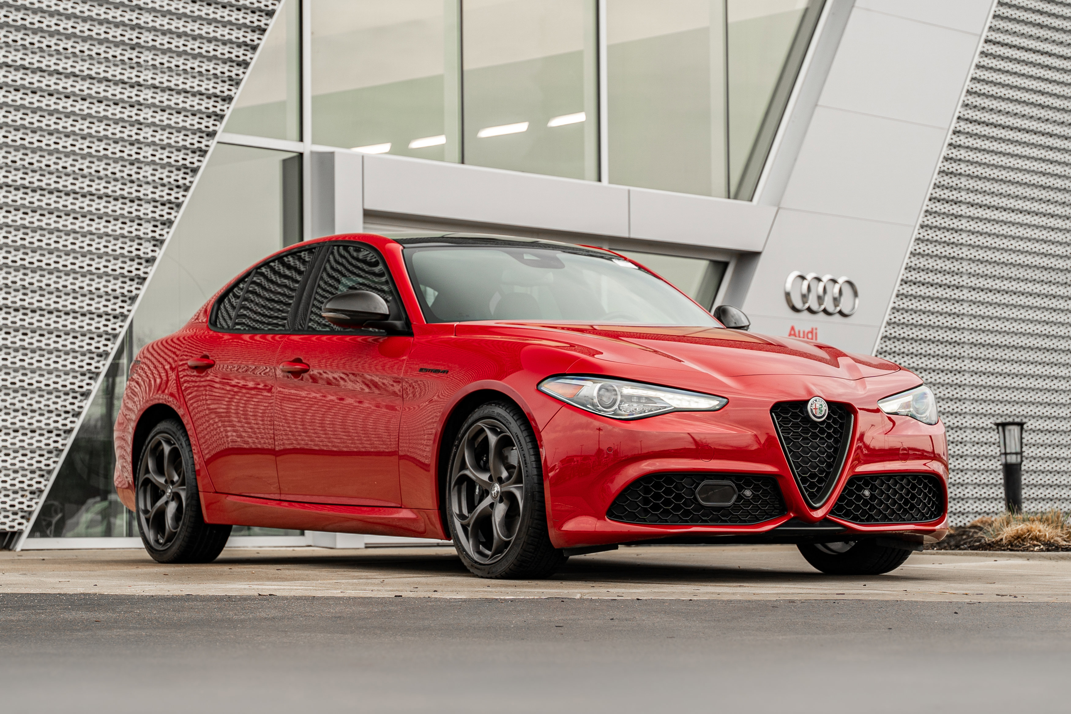 Used 2023 Alfa Romeo Giulia Estrema image 1