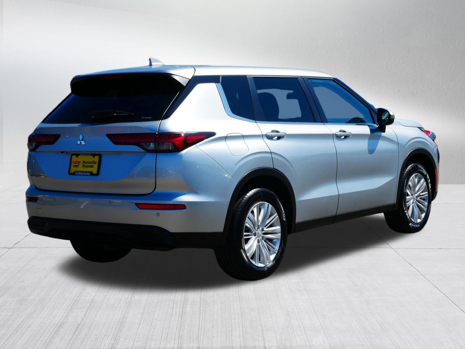 Used 2022 Mitsubishi Outlander ES image 7