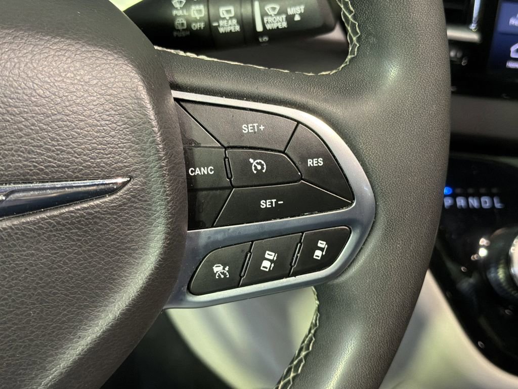 Used 2024 Chrysler Pacifica Touring-L image 19