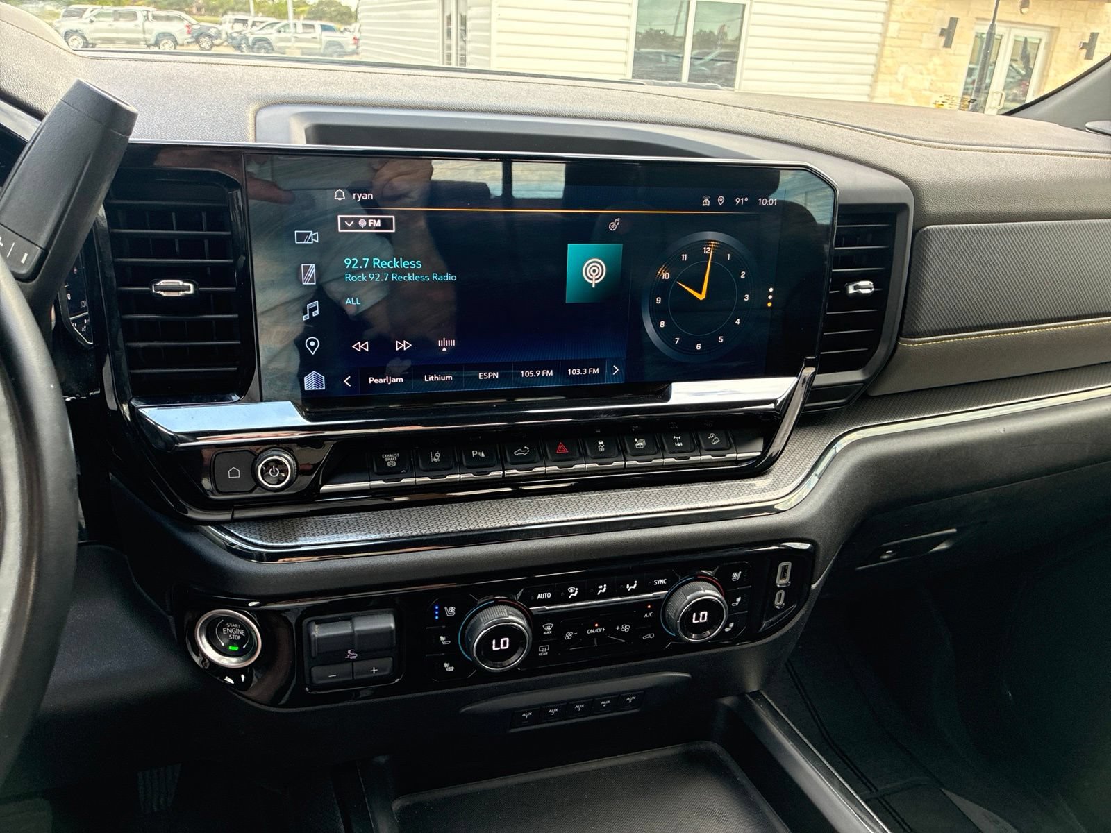 Used 2024 Chevrolet Silverado 2500 ZR2 w/ Technology Package AWD/4WD image 34