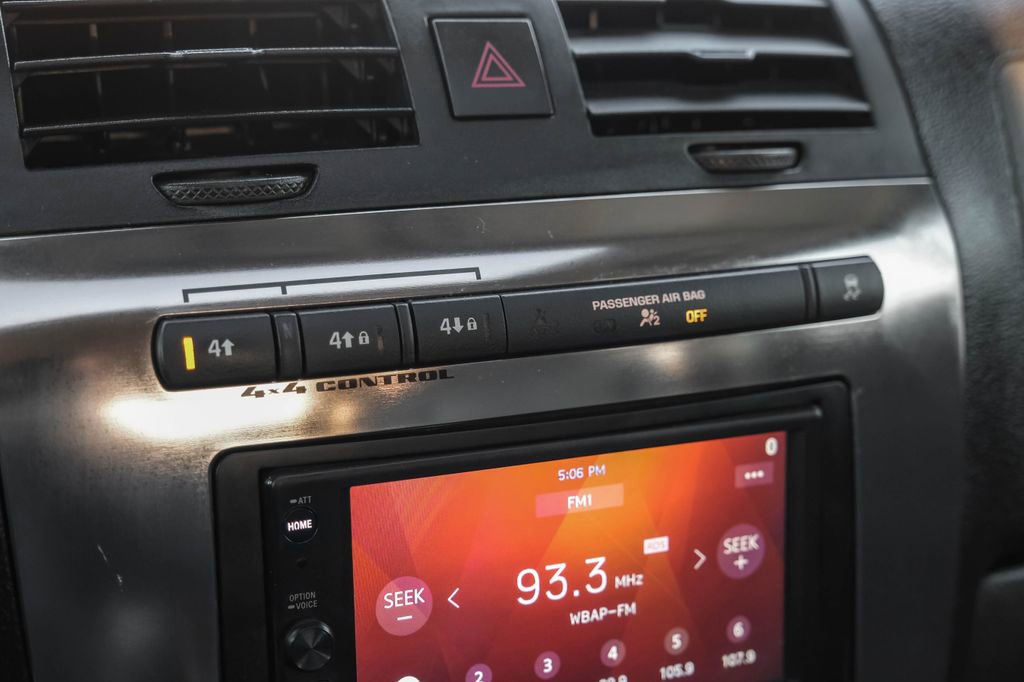 Used 2010 HUMMER H3 Luxury w/ Appearance Package image 26