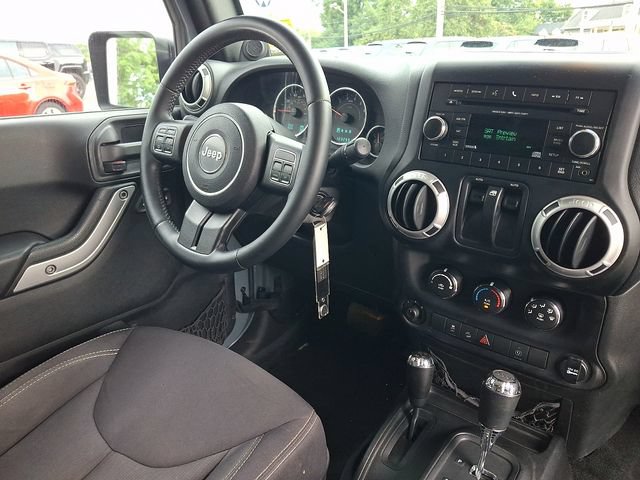 Used 2014 Jeep Wrangler Sahara w/ Connectivity Group AWD/4WD image 11