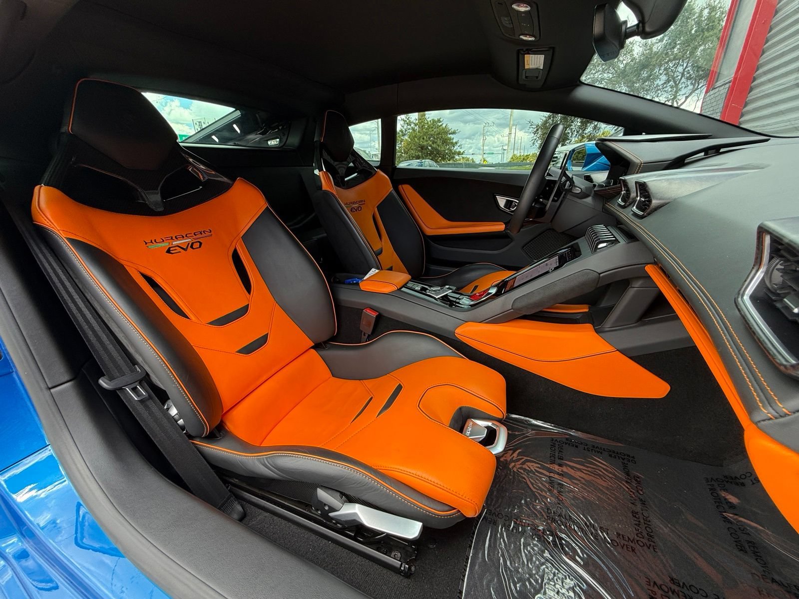 Used 2020 Lamborghini Huracan EVO RWD image 28