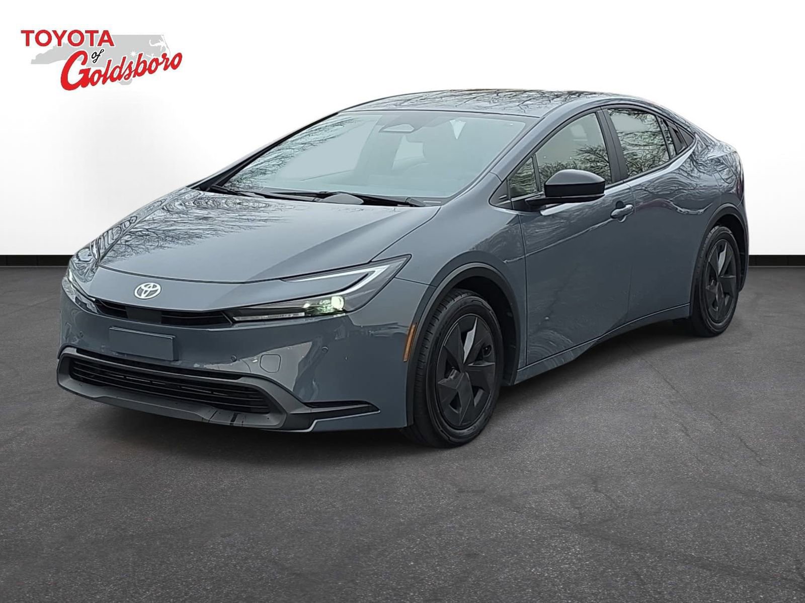 Used 2025 Toyota Prius LE image 1