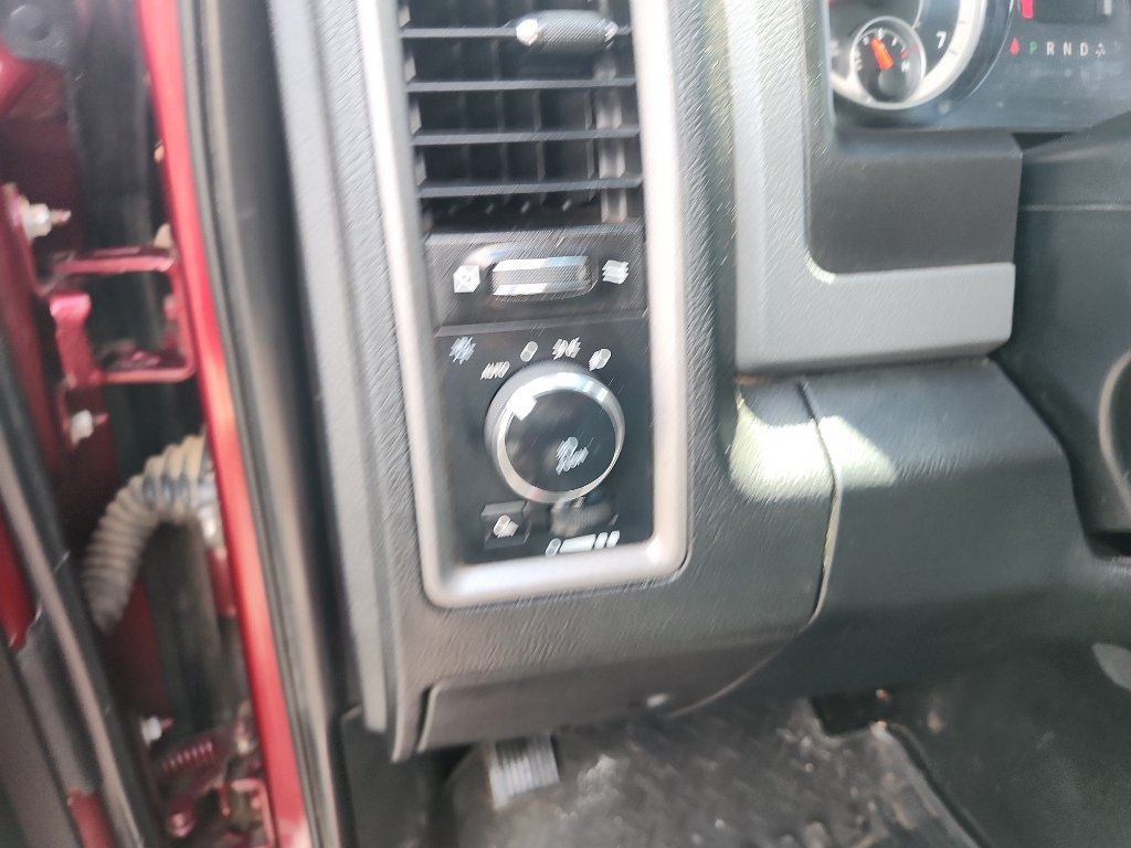Used 2018 RAM 1500 Express AWD/4WD image 20