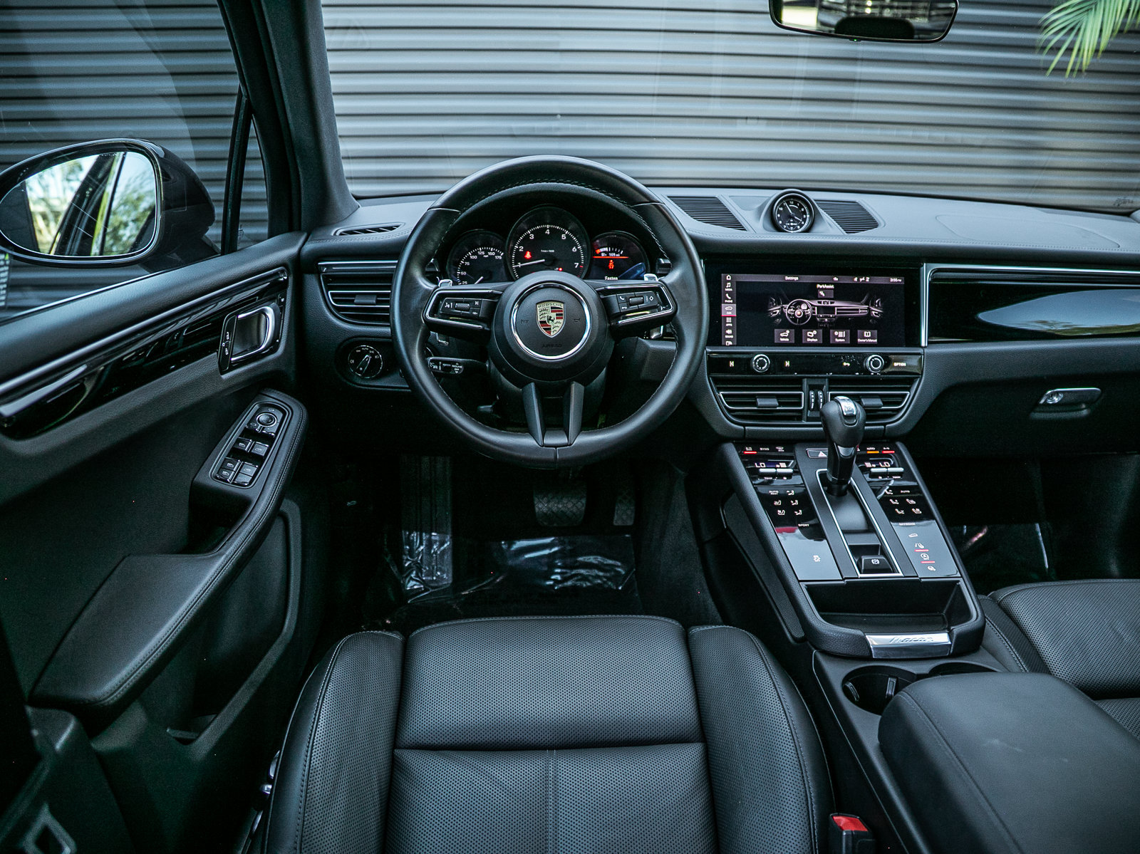 Certified 2023 Porsche Macan AWD/4WD image 11
