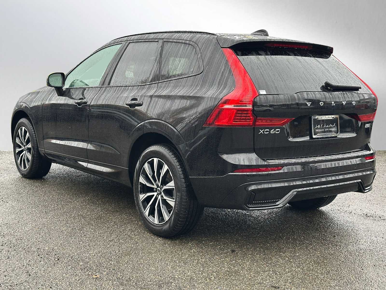 Used 2025 Volvo XC60 B5 Core w/ Protection Package Premier image 5