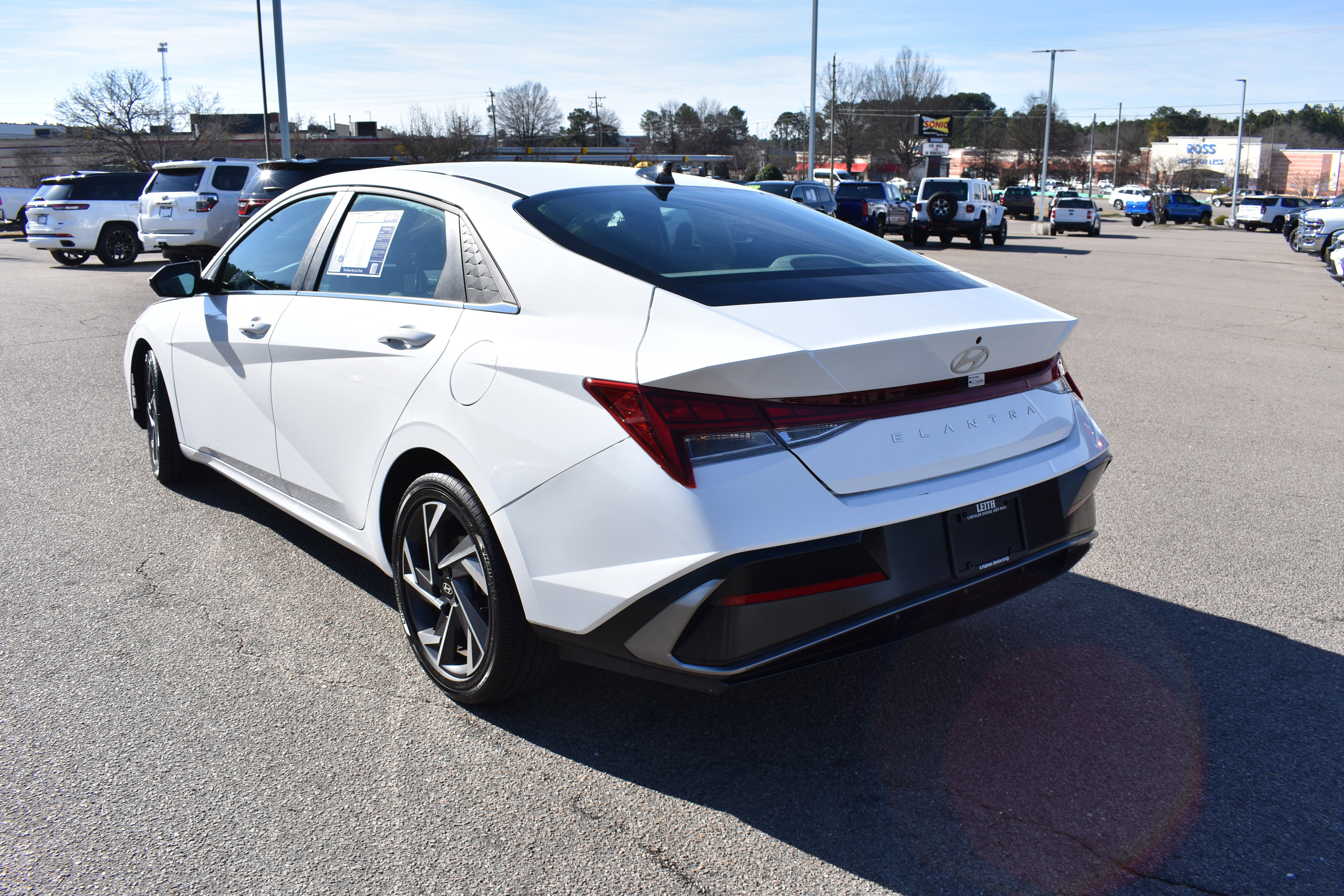 Used 2025 Hyundai Elantra SEL image 7