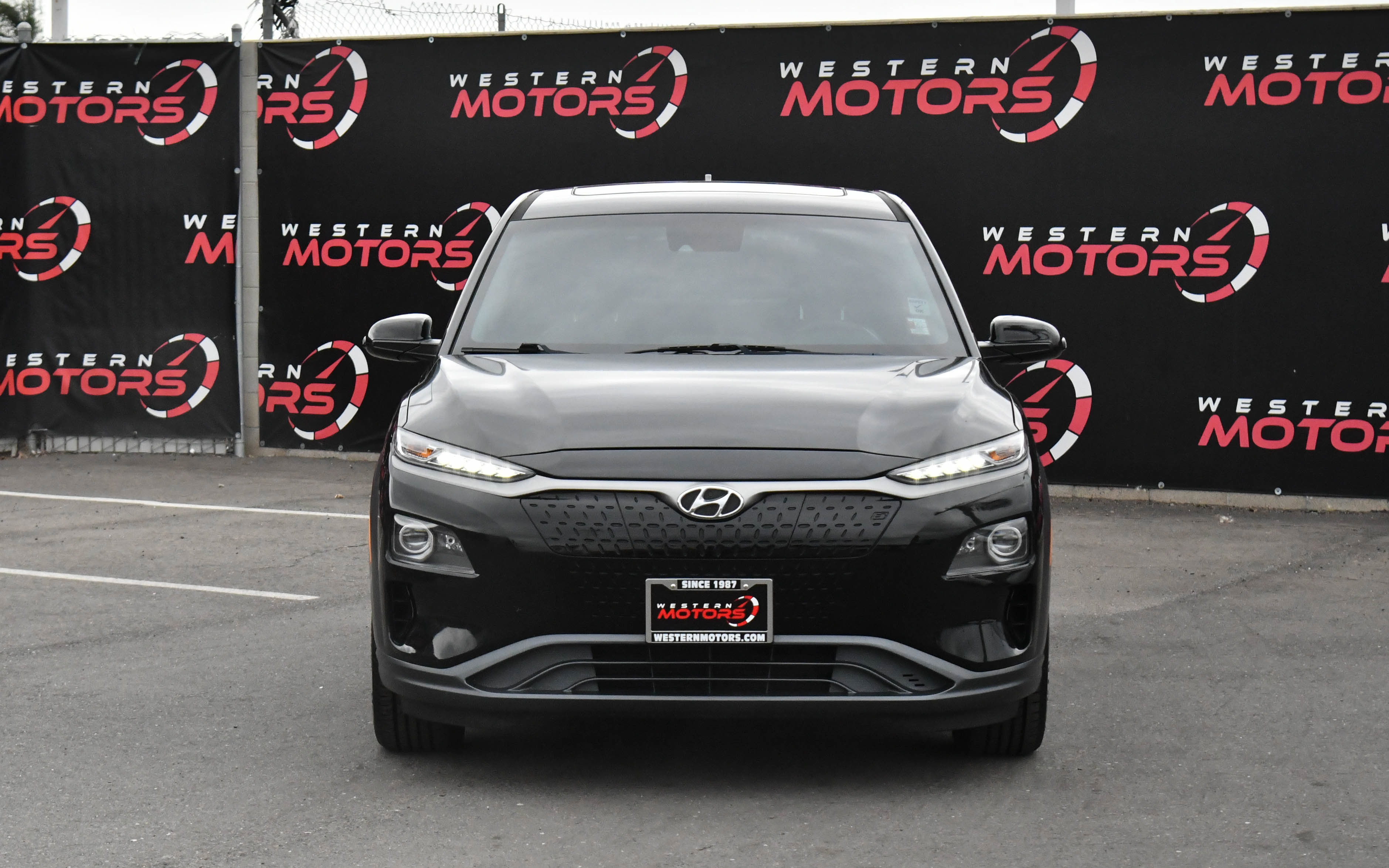 Used 2021 Hyundai Kona Limited FWD image 2