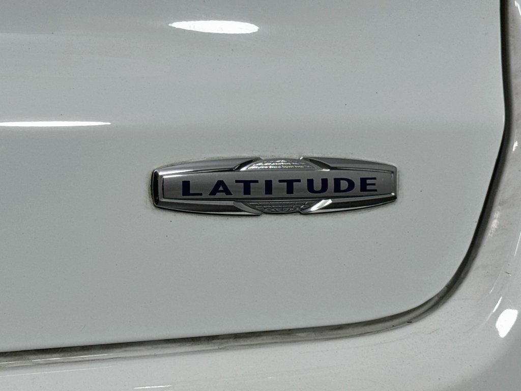 Used 2024 Jeep Compass Latitude AWD/4WD image 11