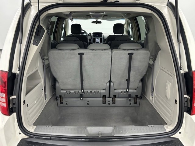 Used 2010 Chrysler Town & Country Touring image 8