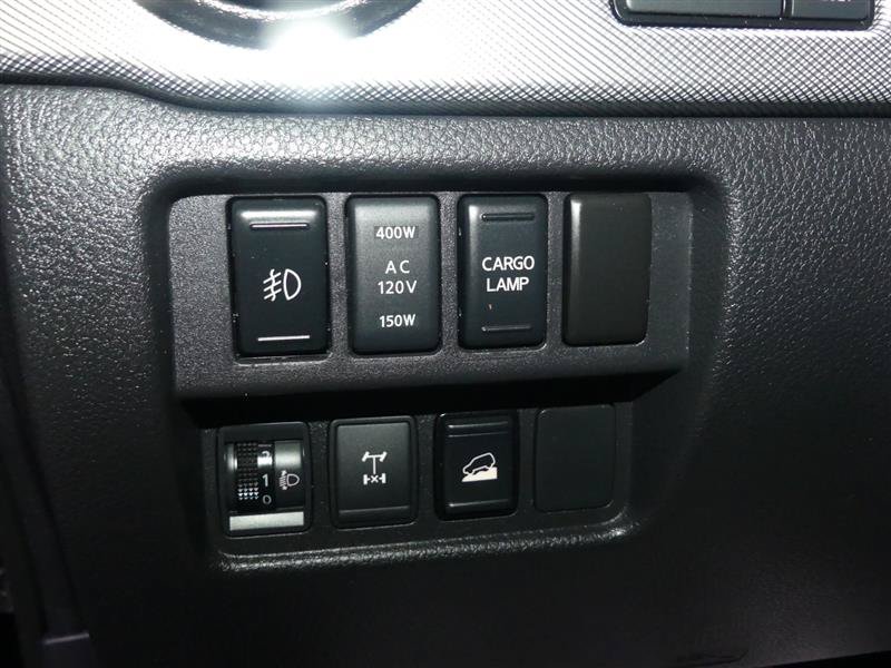 Used 2018 Nissan Titan PRO-4X AWD/4WD image 28
