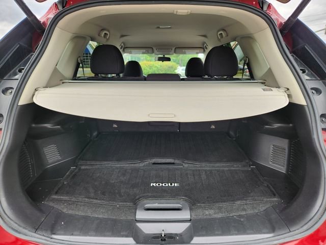 Used 2018 Nissan Rogue SV w/ Premium Package FWD image 16