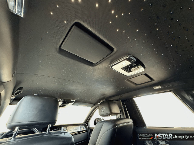 Used 2022 Rolls-Royce Phantom Sedan RWD image 36