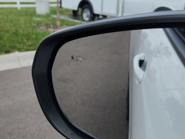 Used 2024 Chevrolet Trax RS w/ Sunroof Package FWD image 38
