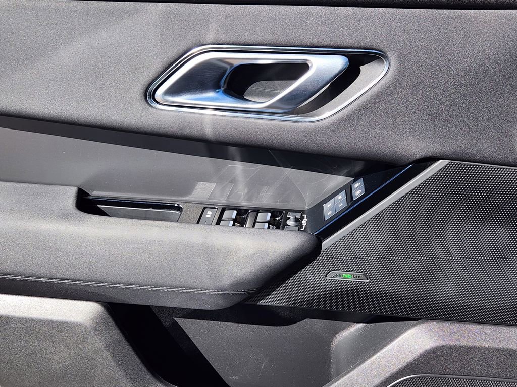 Used 2025 Land Rover Range Rover Velar Dynamic SE image 13