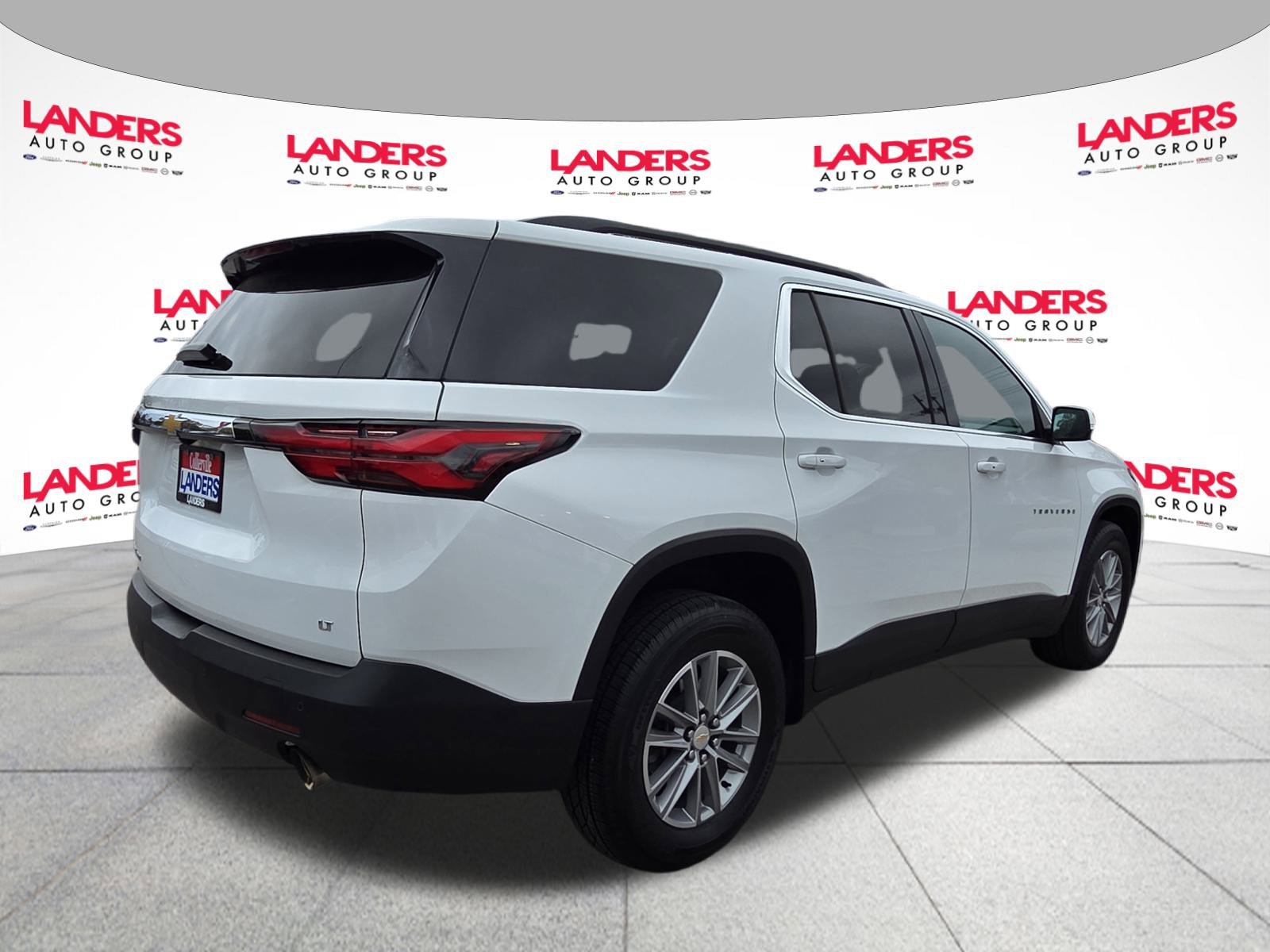 Used 2022 Chevrolet Traverse LT image 3